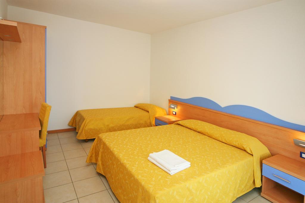 Hotel Villa Olga Каорле Экстерьер фото