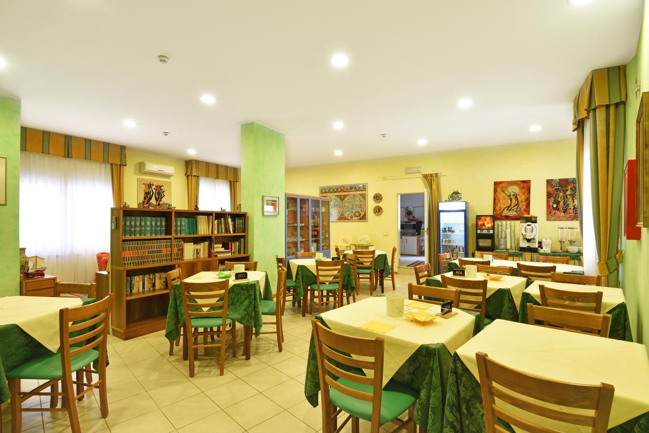 Hotel Villa Olga Каорле Экстерьер фото