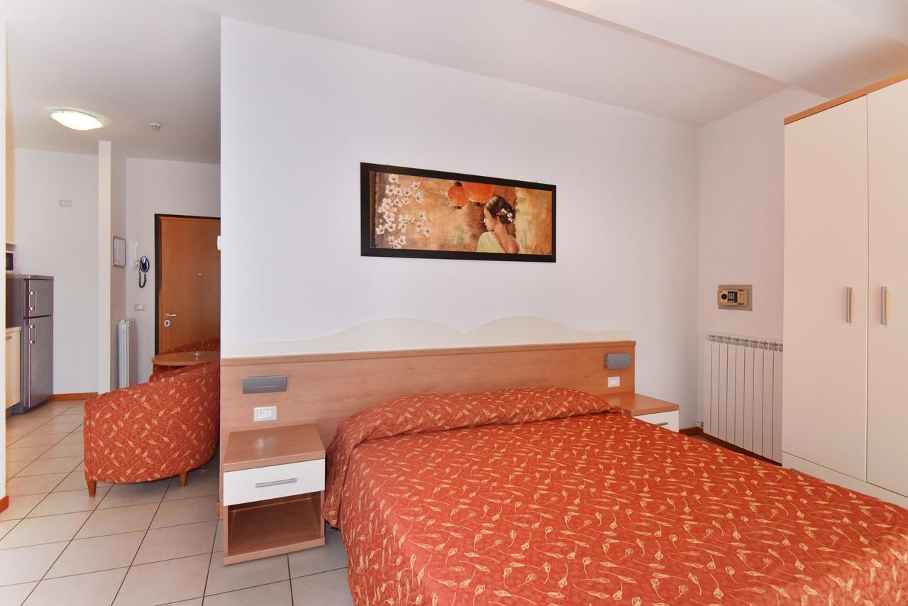 Hotel Villa Olga Каорле Экстерьер фото