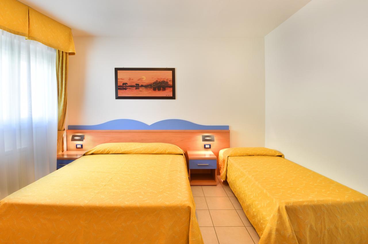 Hotel Villa Olga Каорле Экстерьер фото