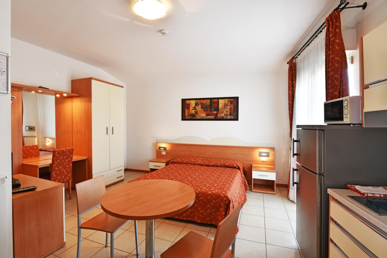 Hotel Villa Olga Каорле Экстерьер фото