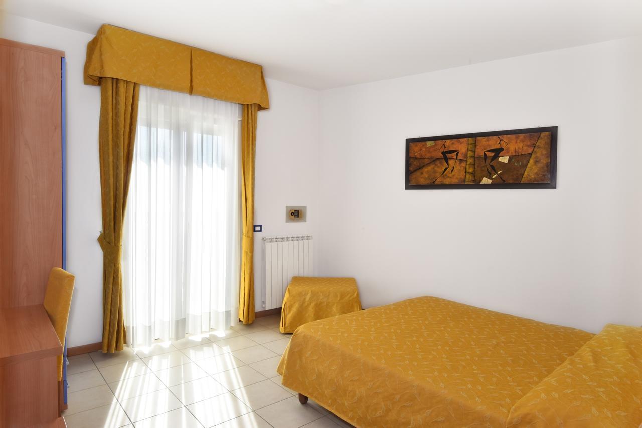 Hotel Villa Olga Каорле Экстерьер фото