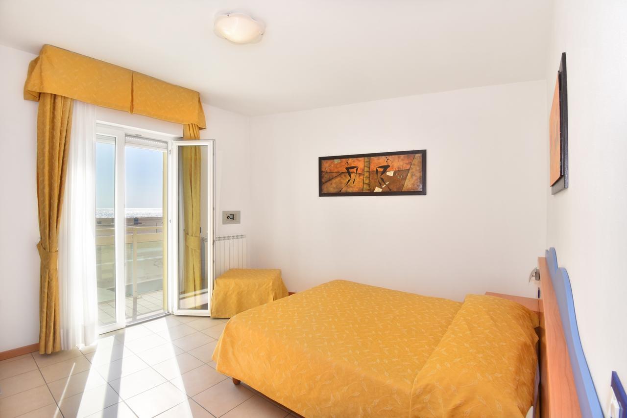 Hotel Villa Olga Каорле Экстерьер фото