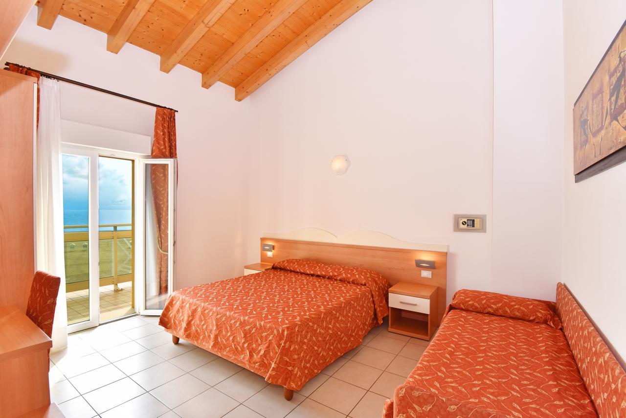Hotel Villa Olga Каорле Экстерьер фото