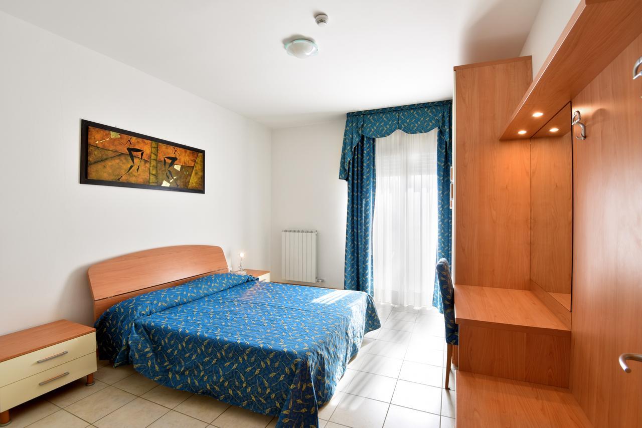 Hotel Villa Olga Каорле Экстерьер фото