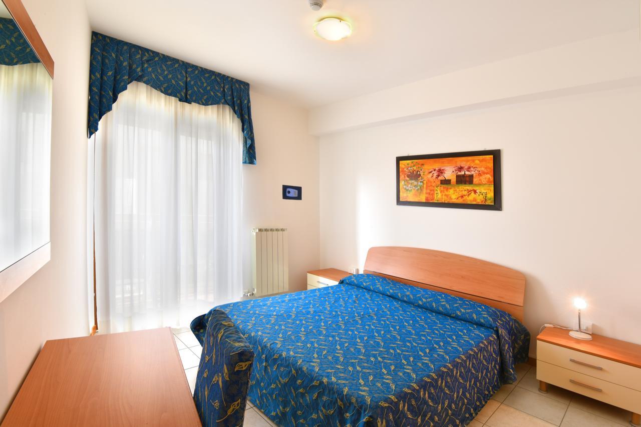 Hotel Villa Olga Каорле Экстерьер фото