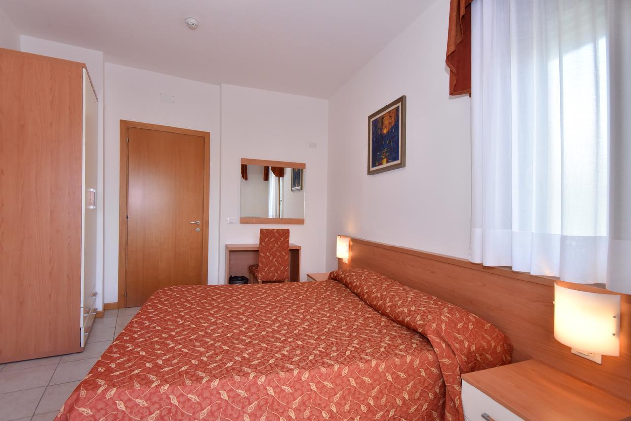 Hotel Villa Olga Каорле Экстерьер фото