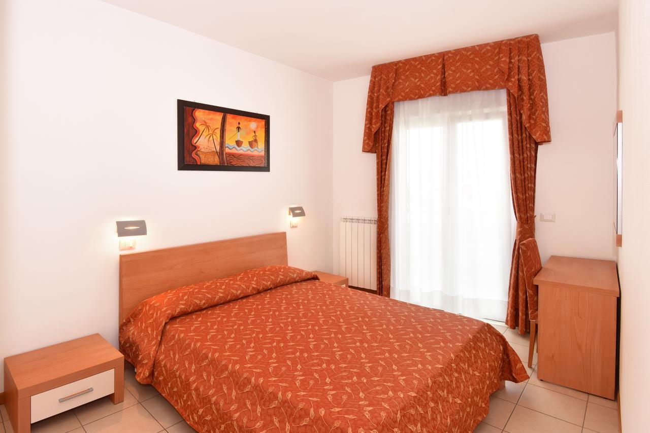 Hotel Villa Olga Каорле Экстерьер фото