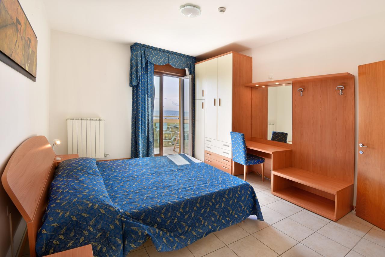 Hotel Villa Olga Каорле Экстерьер фото