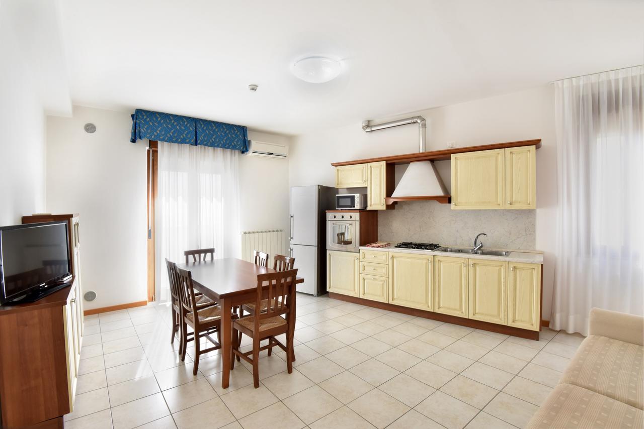 Hotel Villa Olga Каорле Экстерьер фото